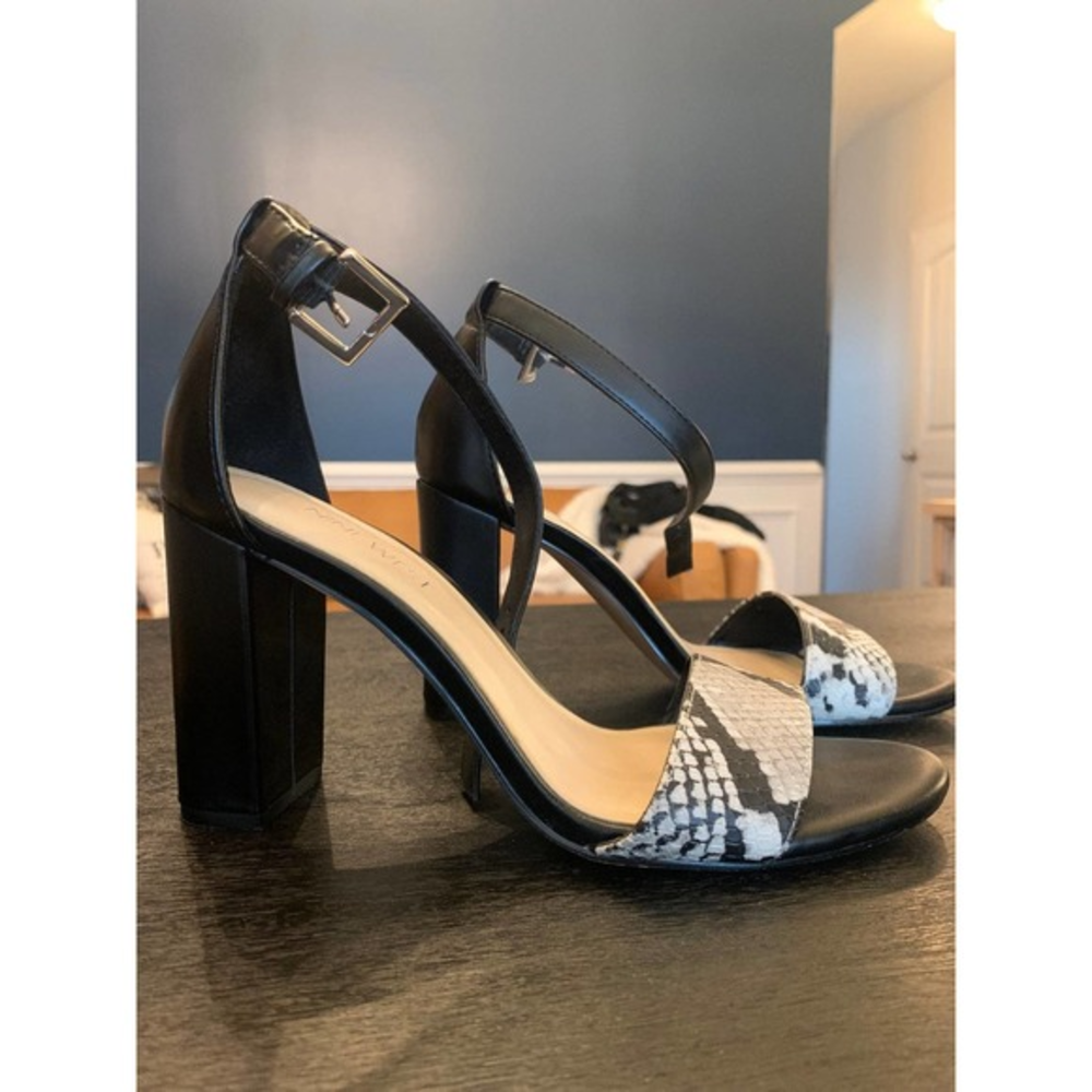 Nine West Women’s Black Abrah Ankle‎ Strap Snake Embossed Block Heels size 7.5